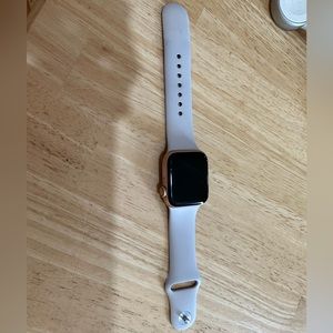 Apple Watch se w/nav. 4.1Very good condition